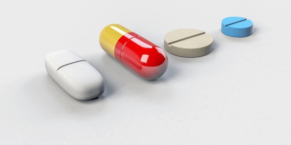 По требованию клиента государственное агентство лекарств проводит экспертизу образцов лекарств для того, чтобы убедиться в соответствии их качества.Контроль качества образца лекарств означает определение его соответствия документации, представленной фармацевтическим предприятием для регистрации.