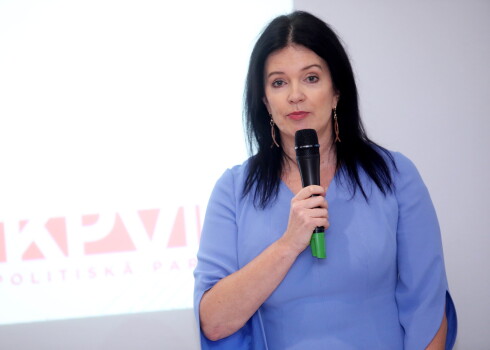 Labklājības ministre Ramona Petraviča.