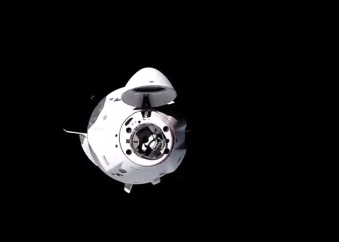 "SpaceX" pirmo kosmosa lidojumu plāno bez profesionāliem astronautiem