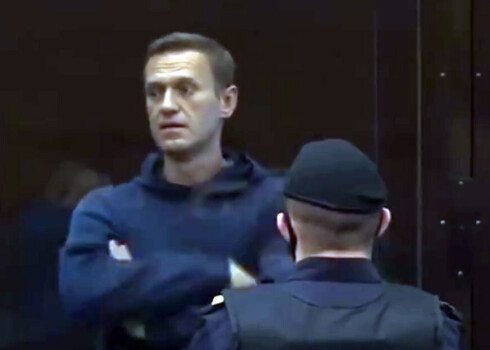 Navaļnijs stājies tiesas priekšā, Maskavā aizturēti teju 300 cilvēku