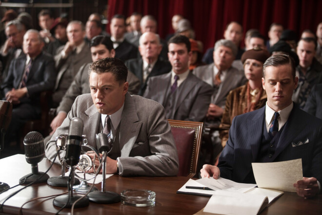 Armins Hamers (no labās) ar Leonardo di Kaprio filmā "Dž. Edgars".