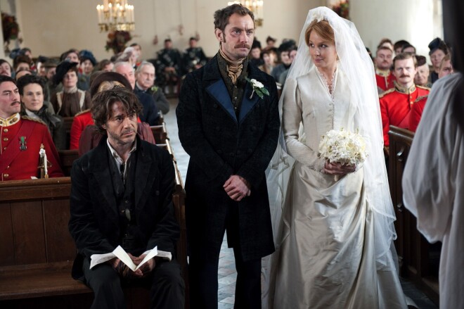 Filmā Šerloks Holmss: ēnu spēle (2012) ar Kelliju Reiliju un Robertu Dauniju jaunāko.