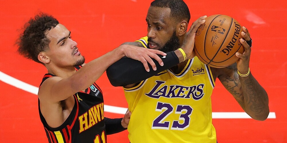 Lebronam Džeimsam konflikts ar līdzjutējiem Atlantā, "Lakers" uzvarot "Hawks"