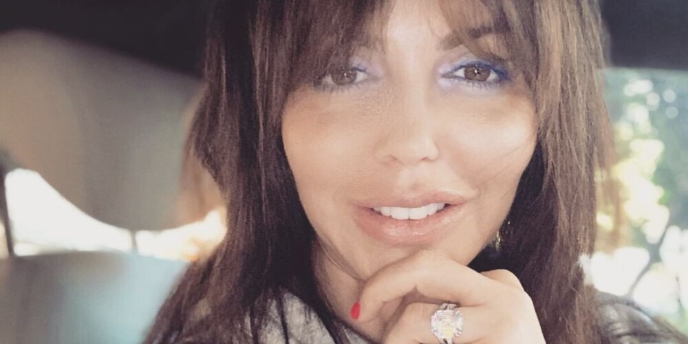 Алиса Казьмина — журналистка и модель, биография которой стала известна общественности в связи с именем российского футболиста Андрея Аршавина. Алиса заняла почетное место первой официальной жены бывшего капитана сборной России. При этом у обоих на момент бракосочетания подрастали дети от предыдущих отношений.