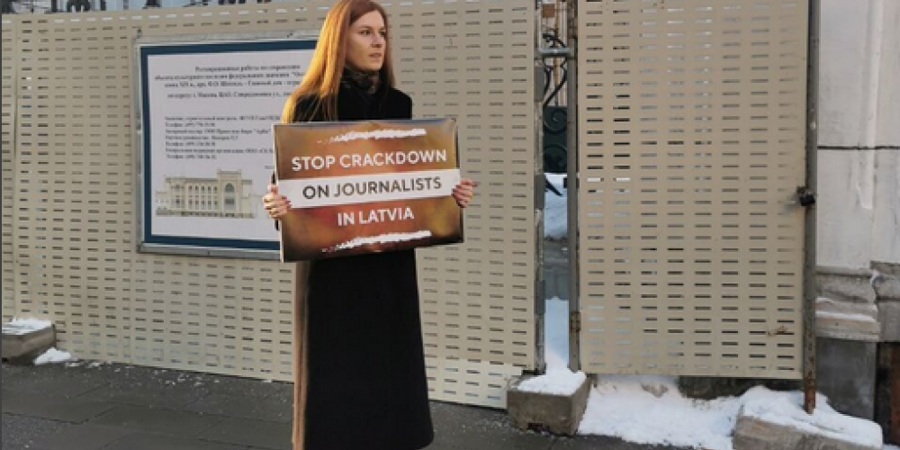 Skandalozā krievu spiedze Marija Butina metusies aizstāvēt Latvijas krievu žurnālistus