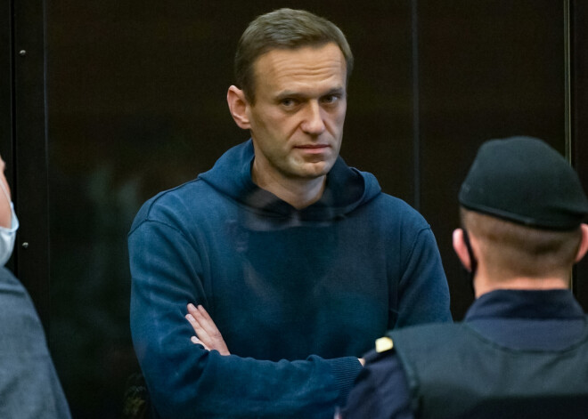 Maskavas tiesa nosacīto cietumsodu Navaļnijam nomaina uz reālu
