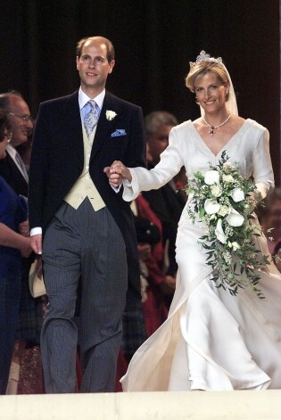 Veseksas grāfiene Sofija un princis Edvards kāzu dienā 1999. gadā.