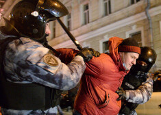 Krievijā Navaļnija atbalstītāju demonstrācijās aizturēti vairāk nekā 1050 cilvēku
