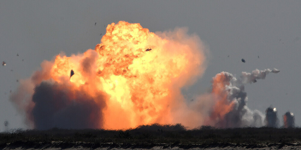 Izmēģinājuma lidojuma piezemēšanās laikā eksplodējis "SpaceX" raķetes "Starship" prototips
