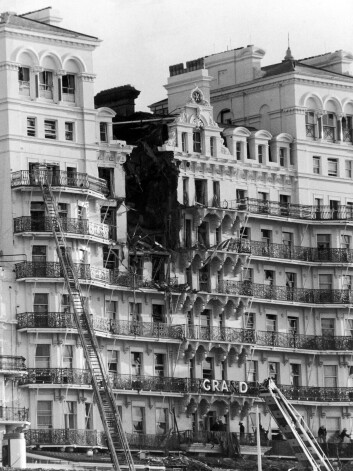 Grand Hotel Braitonā pēc ĪRA sarīkotā sprādziena. Konservatīvās partijas kongresa laikā šajā viesnīcā uzturējās Lielbritānijas premjerministre Mārgareta Tečere un viņas kabineta locekļi. Ievainoto vidū bija arī nodarbinātības ministrs Normans Tebits.