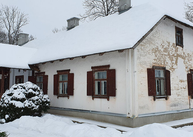 Atjaunos Raiņa muzeja muižas pārvaldnieka ēku