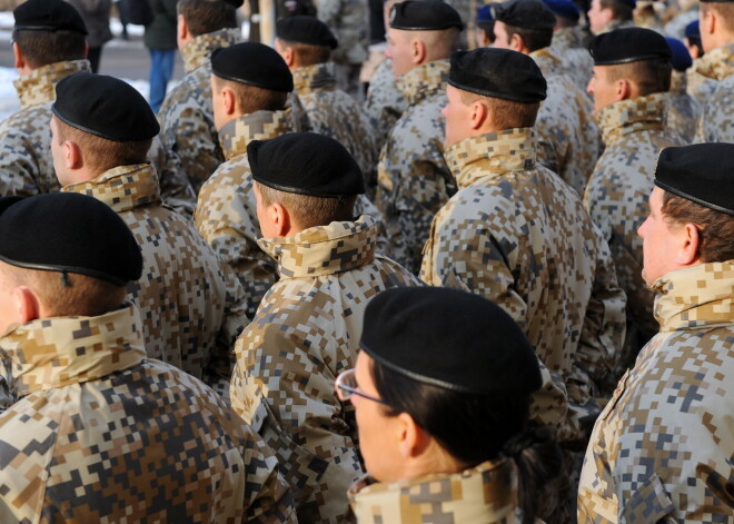 Armijā samazinājies ar Covid-19 saslimušo karavīru un darbinieku skaits