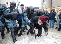 Ne mazums aktīvistu aizturēti agresīvi un šķietami bez acīmredzama iemesla, taču klātesošie piefiksējuši, ka ir vārdu salikums, kuru izdzirdot OMON kaujinieki nekavējoties atlaiž vaļā.