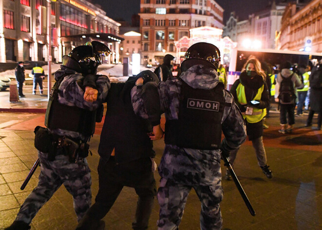 "Tā ir tikai iesildīšanās" - Kremlis nebaidās no protestiem un ir gatavs pielietot vēl lielāku spēku