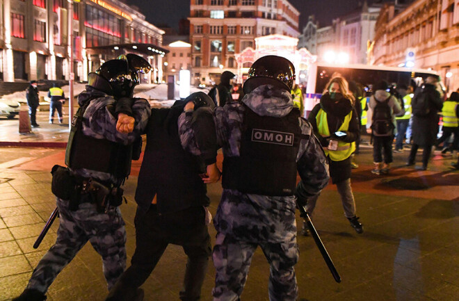 Dmitrijs Peskovs jau ziņoja, ka policija īstenojusi bargus, taču likumīgus pretpasākumus.