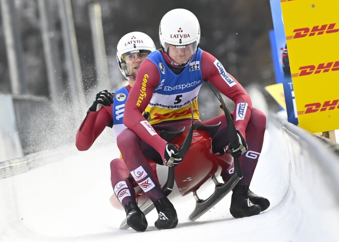 Pasaules kausa kamaniņu sportā pēdējā posmā dubultuzvaru svin Bots/Plūme un brāļi Šici