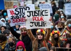 Protestos Parīzē pieprasa "taisnīgumu Džūlijai"
