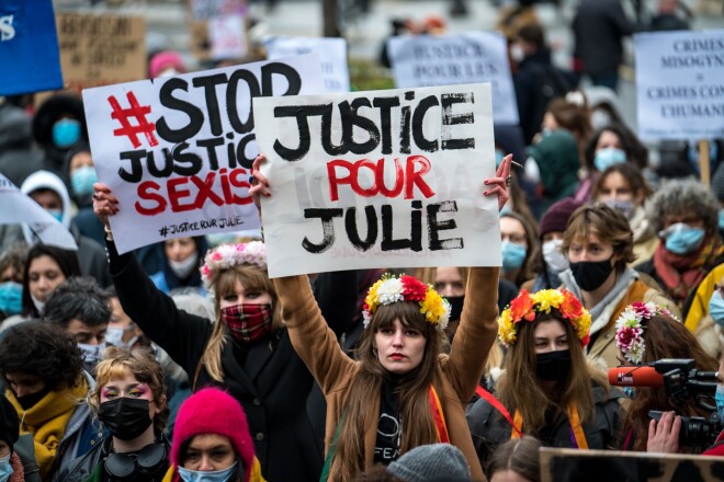 Protestos Parīzē pieprasa "taisnīgumu Džūlijai"