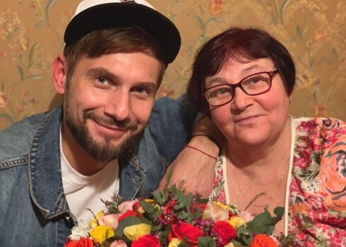 «Чудовищный день»: умерла от коронавируса мама телеведущего Андрея Разыграева