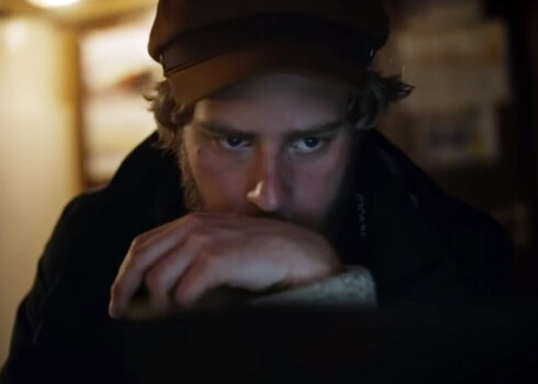 Filmas režisoram, žurnālistam Henrikam Evertsonam draudēja ieslodzījums uz laiku līdz diviem gadiem vai naudassods.