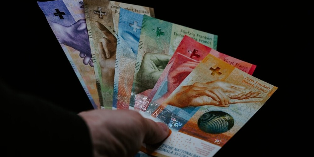 Мужчина распечатал деньги на принтере ради похода к проститутке