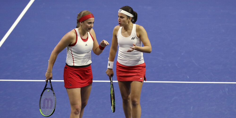 Latvijas vadošās tenisistes Anastasija Sevastova un Aļona Ostapenko.