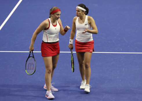 Latvijas vadošās tenisistes Anastasija Sevastova un Aļona Ostapenko.