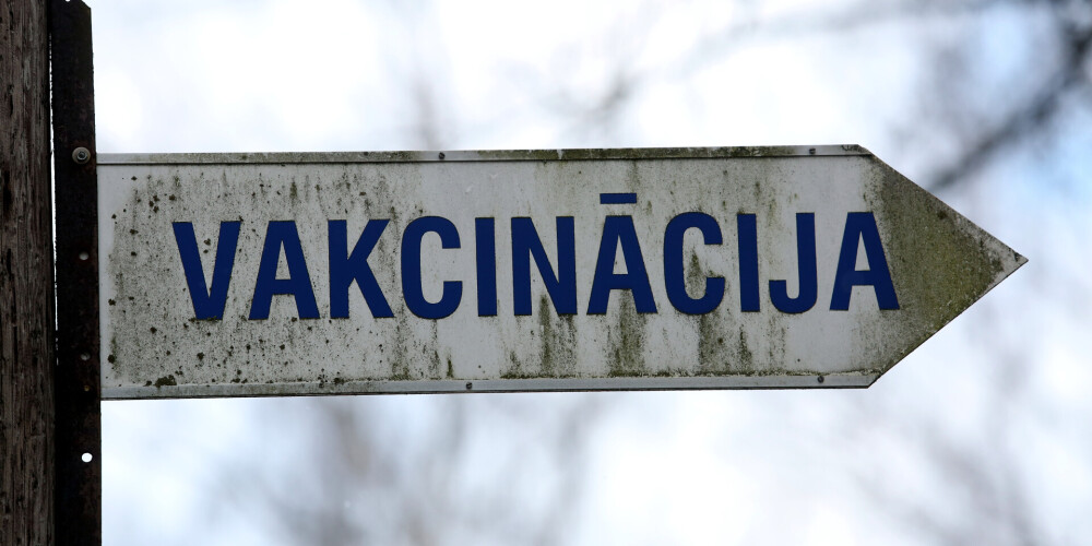 Бюро проекта вакцинации в Латвии создано для обеспечения в короткий срок возможностей вакцинации от Covid-19 жителей Латвии. Бюро - рабочий офис или штаб, подчиненный Минздраву. Отделы бюро: непосредственно процесс вакцинации; логистика; разработка и внедрение средств поддержки информационных технологий; коммуникация; международное сотрудничество.