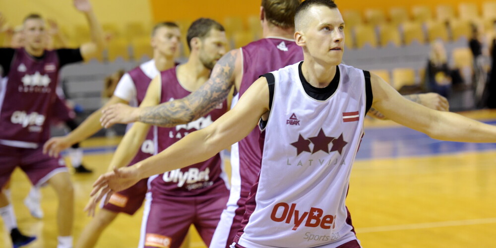 Vecvagars nevarēs palīdzēt Latvijas izlasei izšķirošajās Eiropas čempionāta kvalifikācijas spēlēs