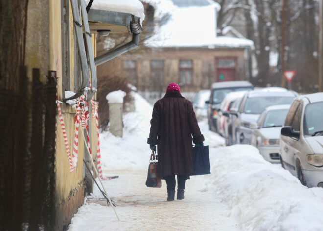 Valdība par komandantstundas turpināšanu spriedīs ceturtdien