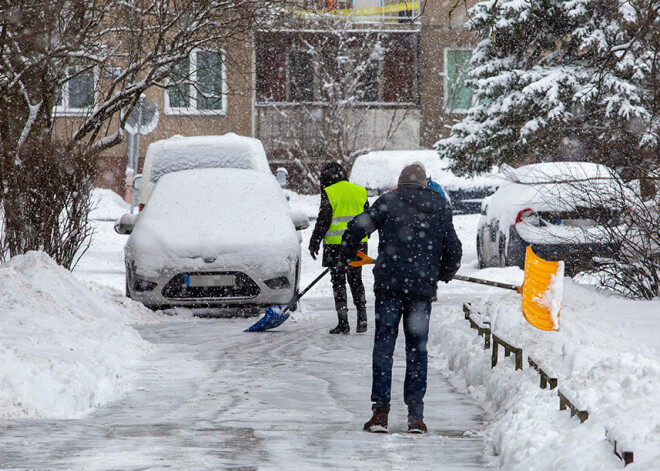 Šodien Latvijā vietām gaidāms sniegs, bet gaisa temperatūra var noslīdēt līdz -13