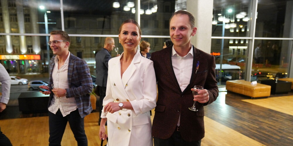 Dailes teātra aktrise Lelde Dreimane ar mīļoto vīrieti Ēriku Ozollapu.