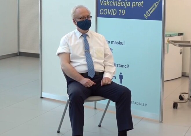 VIDEO: Valsts prezidents, premjers un eksprezidenti saņēmuši pirmo poti pret Covid-19