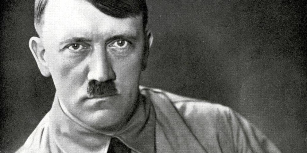 Pavisam tuvu diktatora tronim... Hitlera tualetes brille izraisa neprātu starp kolekcionāriem