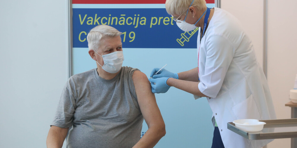 Piektdien turpinās vakcinēt ministrus un citas augstākās amatpersonas