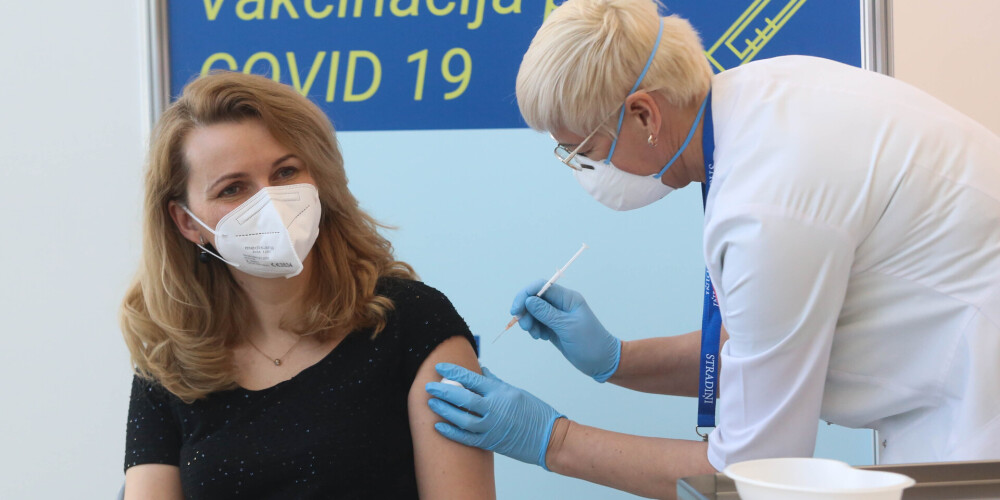"Toreiz Statoils, tagad vakcinācija!" Soctīklos šūmējas par amatpersonu potēšanu pret Covid-19