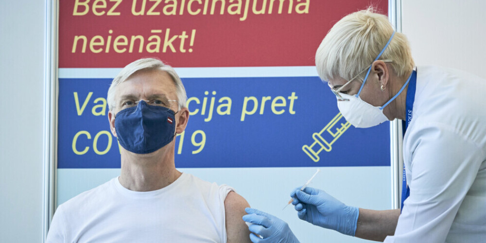 "Шприц с наконечником!": Больница Страдиня развеяла дезинформацию о вакцинации премьера