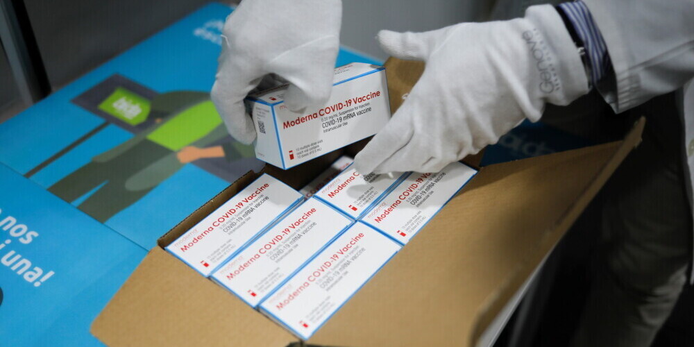 Латвия получила грузы вакцин Moderna и AstraZeneca