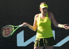 Ostapenko "Australian Open" jauktajās dubultspēlēs apstājas pirmajā kārtā; Sevastovai beidzot kāda uzvara Austrālijā