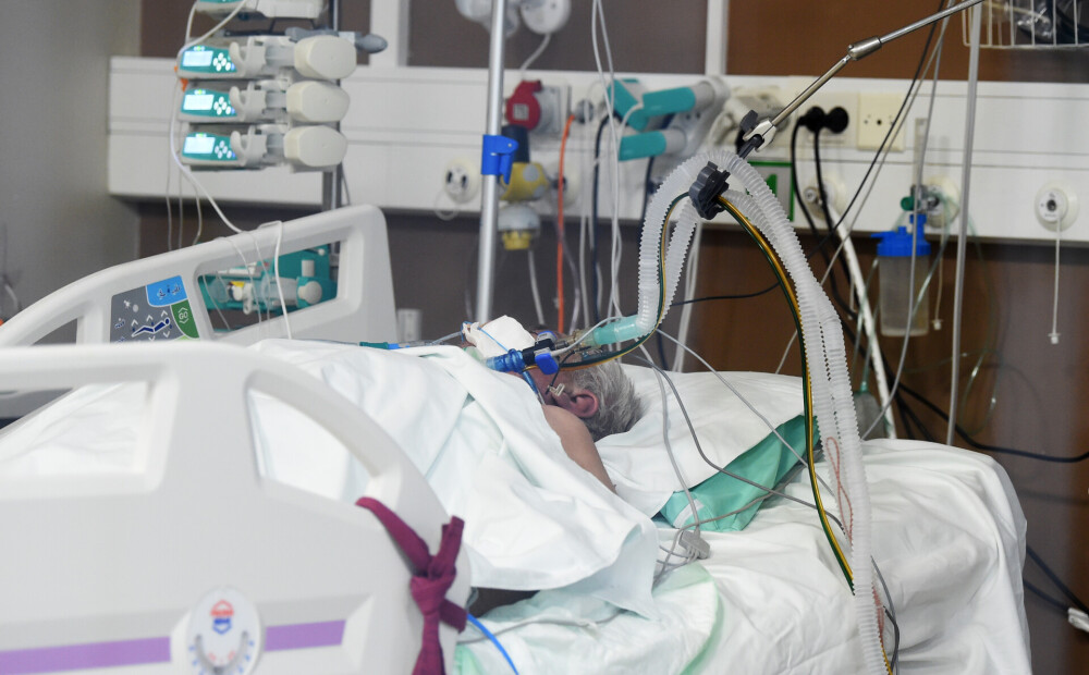 Sestdien mazākais slimnīcās ievietoto Covid-19 pacientu skaits pēdējo divarpus mēnešu laikā