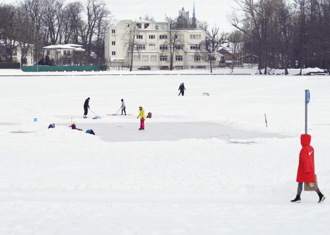 FOTO: tik skaisti pie Māras dīķa un Arkādijas parkā nav bijis kādu laiku