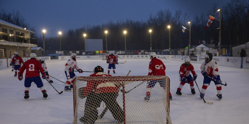 ФОТО: канадцы играют в хоккей даже при -55 градусах