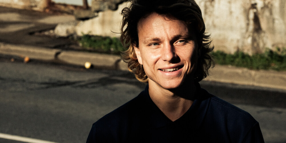 Nils Jansons ir latviešu skritļslidotājs. 2020.gada 15. februārī pasaules vadošais frīstaila skrituļslidošanas medijs "Be-Mag" paziņoja jomas gada balvas nomināciju uzvarētājus, starp kuriem pārliecinoši izvirzījās latviešu skrituļslidotājs Nils Jansons, iegūstot uzvaru galvenajā nominācijā – gada skrituļslidotājs.