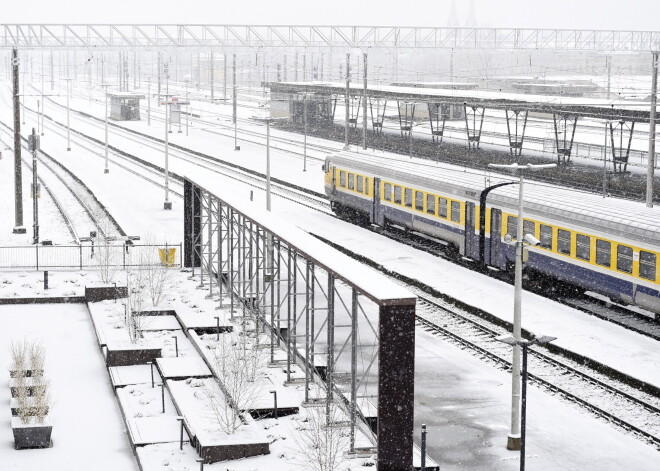 Uzmanību vilciena Daugavpils - Rīga pasažieriem