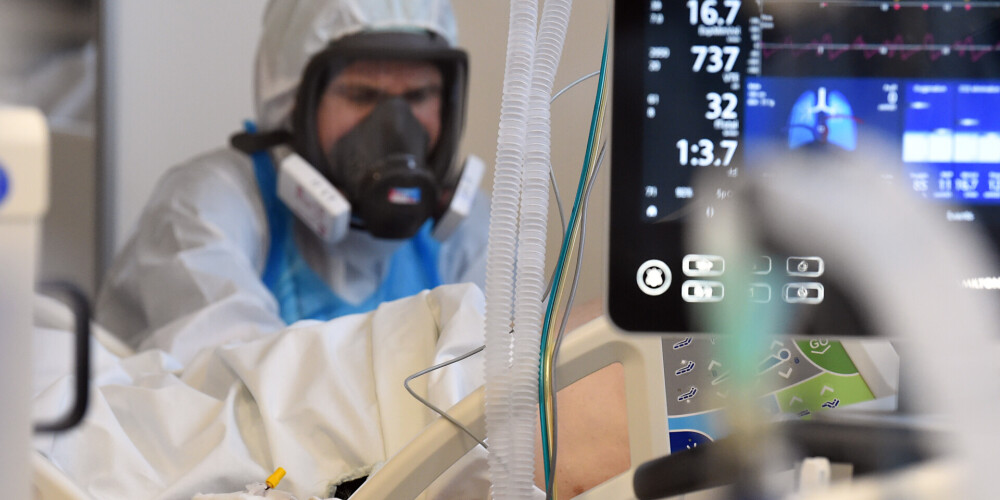 Slimnīcās nonāk Covid-19 pārslimojušie pacienti ar elpošanas nepietiekamību un plaušu bojājumiem