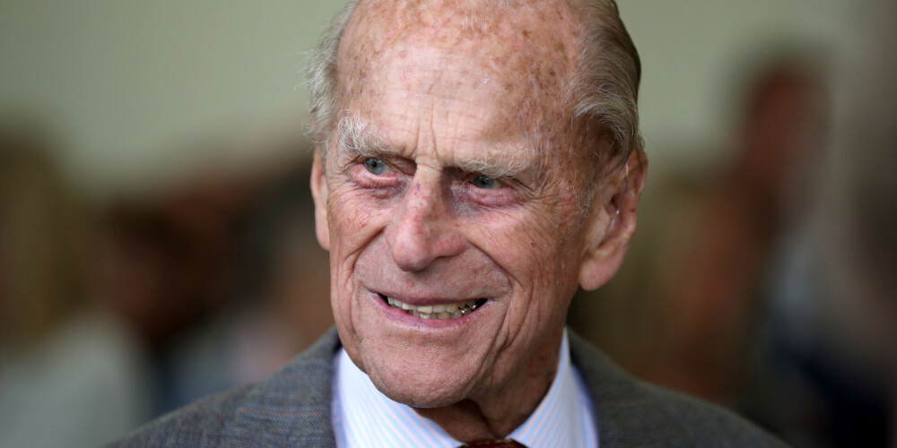 99 gadus vecais princis Filips nogādāts slimnīcā