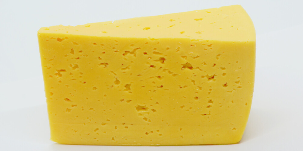 Kāpēc siers veikalos plēvēs tiek iepakots tik nepraktiski?
