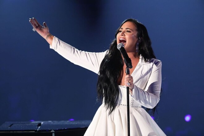 Demija Lovato “Grammy” balvu vakarā 2020. gadā.