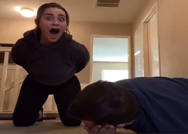 Женщины могут, мужчины — нет: интернет-челлендж на равновесие стал вирусным