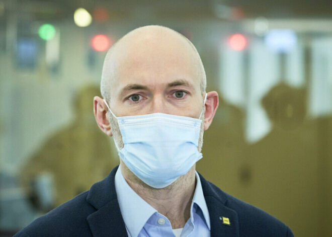 Павлютс: предлагать открыть все магазины - безответственно